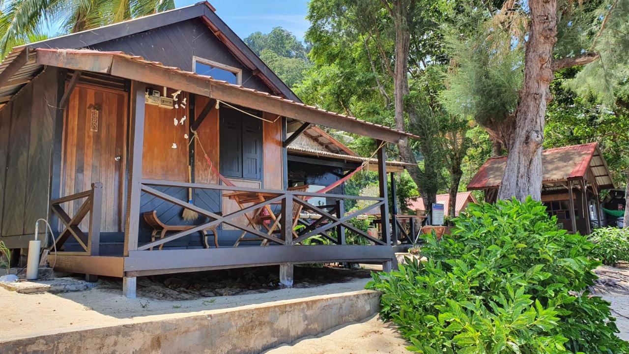 The Station Tioman Hotel Kampong Ayer Batang Exterior photo