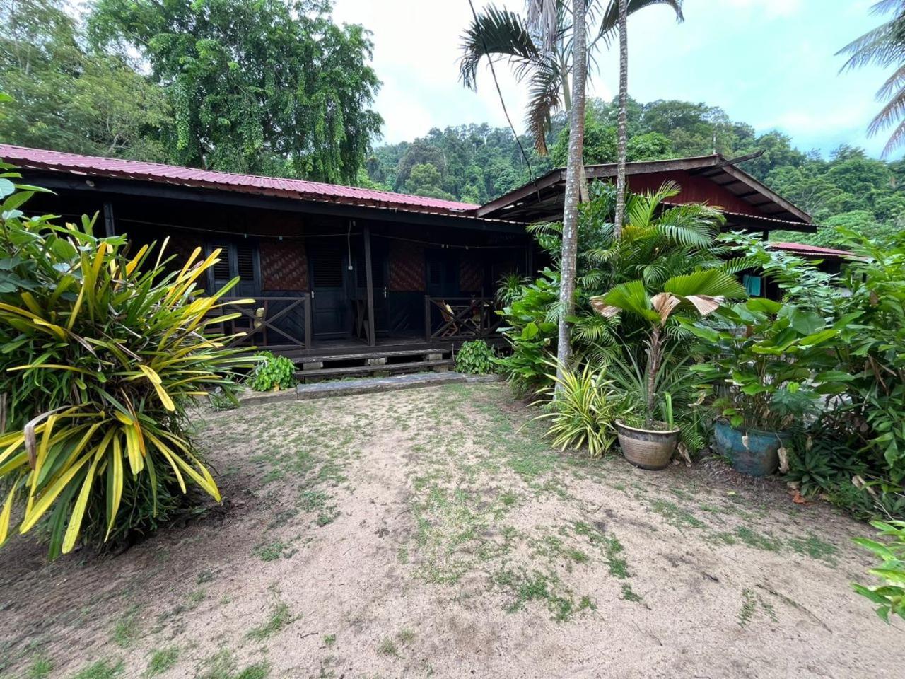 The Station Tioman Hotel Kampong Ayer Batang Exterior photo